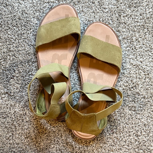 Sorrel Olive Green Sandals with Straps - Picture 1 of 3